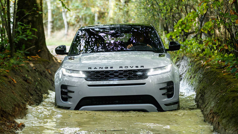 Illustration for article titled The 2020 Range Rover Evoque Lets You See Through the Hood